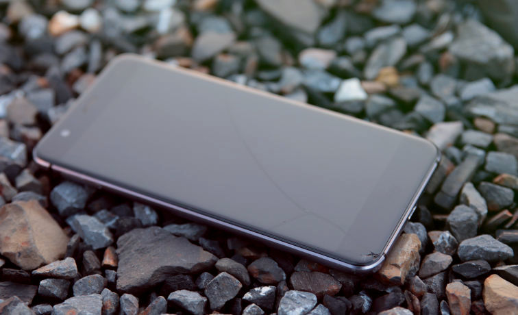 outdoor smartphone display schaden