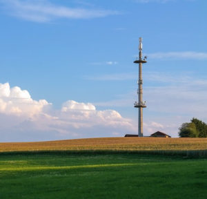 funkmast lte antennenmast land feld wiese