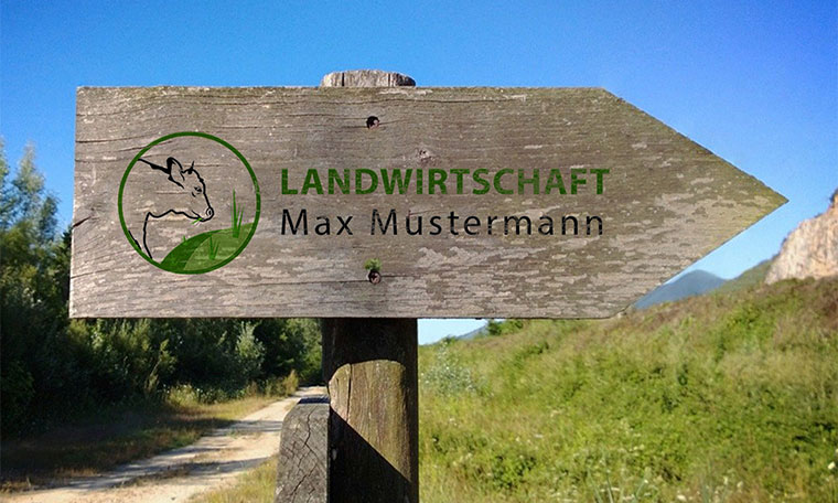 Holz Wegweiser mit Landwirtschafts Logo 