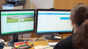 Ein zweiter Monitor kann sehr hilfreich sein im digitalen Agrarbüro